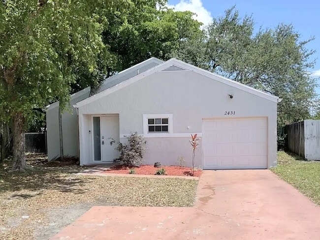 2431 SW 87th Terrace in Miramar, FL - Building Photo - Building Photo