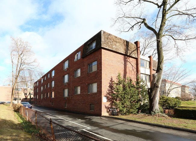 Concord House in West Hartford, CT - Building Photo - Building Photo