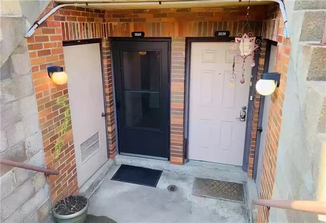 property at 3240 Niagara Sq
