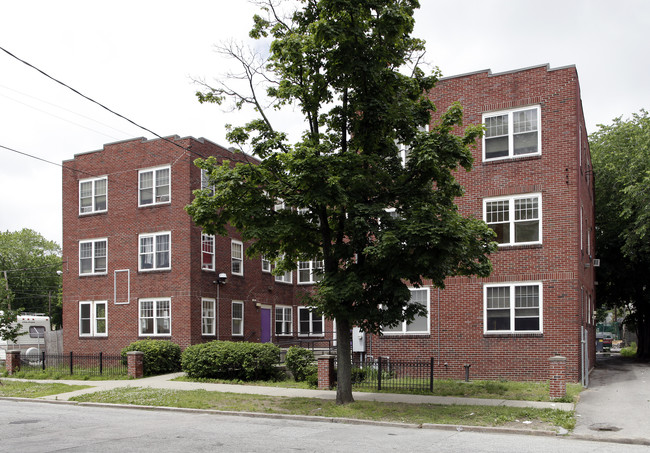 126 Linwood Ave in Providence, RI - Foto de edificio - Building Photo