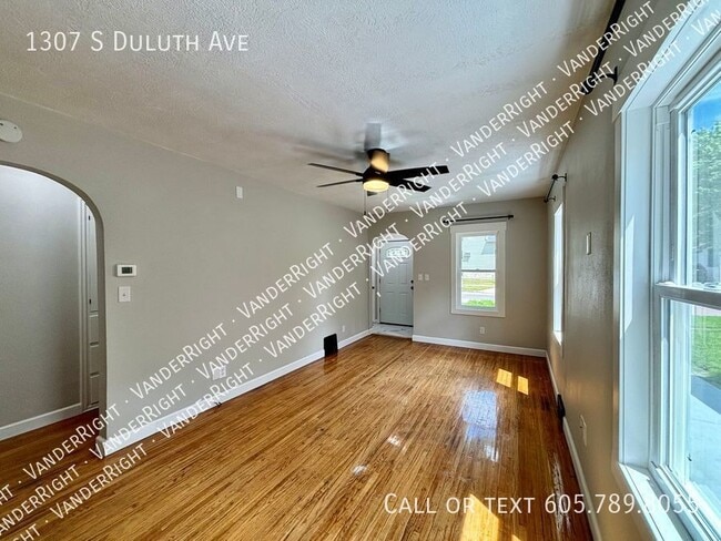 1307 S Duluth Ave in Sioux Falls, SD - Building Photo - Building Photo