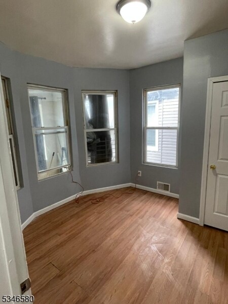 61 Weequahic Ave in Newark, NJ - Foto de edificio - Building Photo
