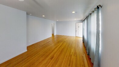 6118 Pembroke Dr in San Diego, CA - Building Photo - Building Photo