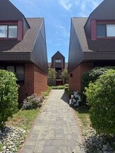 105 Montoya Dr in Branford, CT - Building Photo - Building Photo