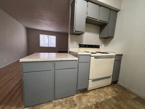 1602 Brookside Dr in St. Joseph, MO - Building Photo - Building Photo