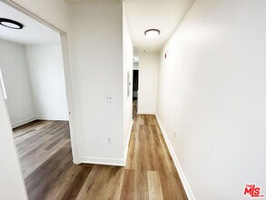 2637 S Manhattan Pl in Los Angeles, CA - Building Photo - Building Photo