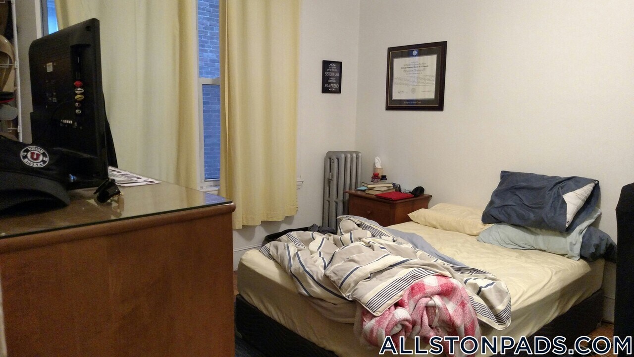 15 Scottfield Rd, Unit 4 in Boston, MA - Building Photo