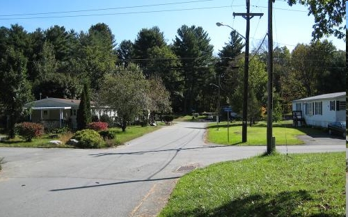 Pine Grove Mobile Home Park in Cuddebackville, NY - Foto de edificio - Building Photo