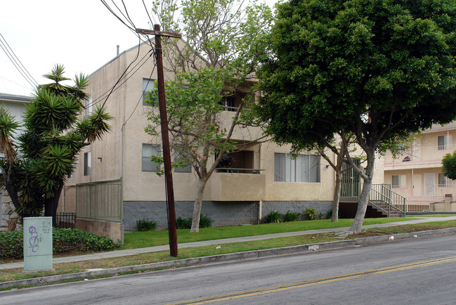 215 E Hyde Park Blvd in Inglewood, CA - Building Photo - Building Photo