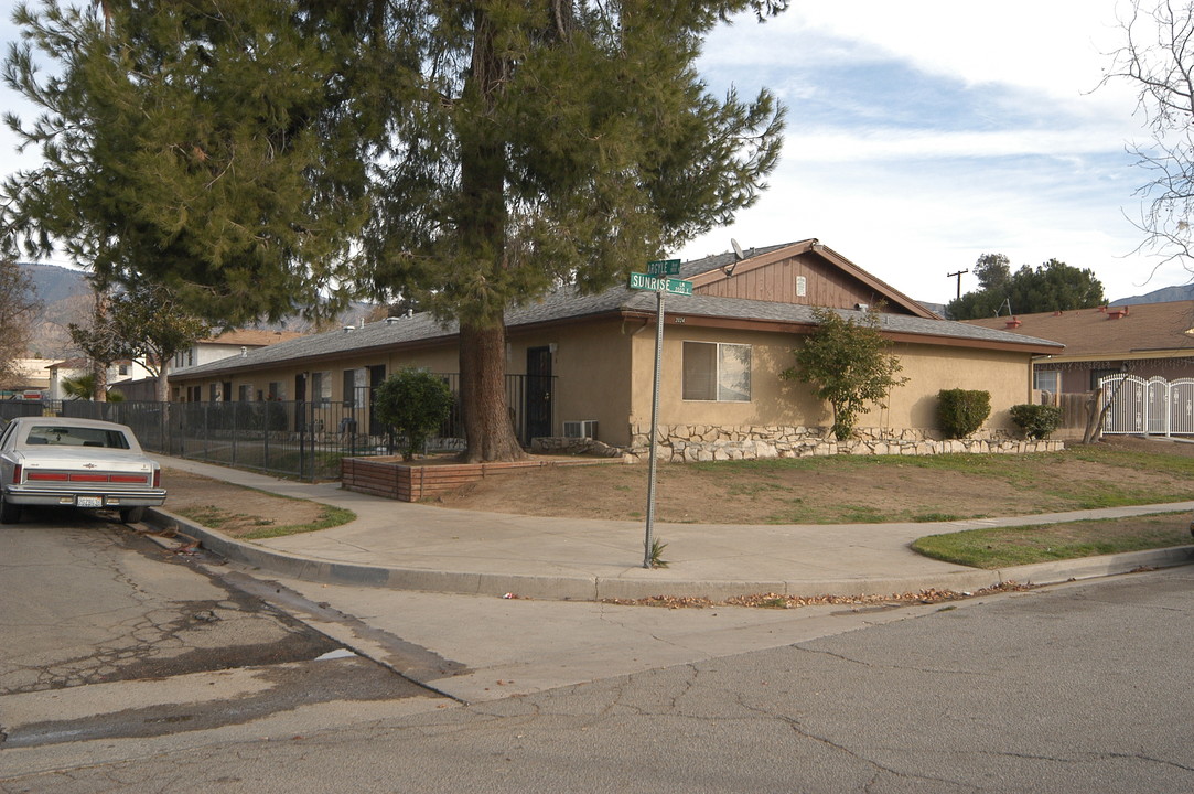 2024 E Roca St in San Bernardino, CA - Foto de edificio