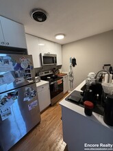 34 Evergreen St, Unit 37 in Boston, MA - Foto de edificio - Building Photo