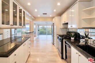 3641 Sunswept Dr in Los Angeles, CA - Building Photo - Building Photo