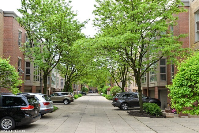 2375 N Wayne Ave in Chicago, IL - Foto de edificio - Building Photo
