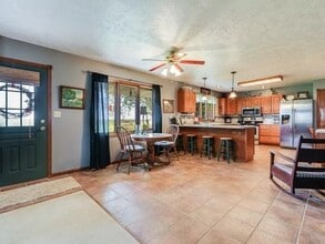 5501 Martell Rd in Hickman, NE - Foto de edificio - Building Photo