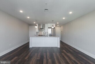 711 N 16th St in Philadelphia, PA - Building Photo - Building Photo