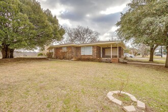 4605 Trail Lake Dr in Fort Worth, TX - Building Photo - Building Photo