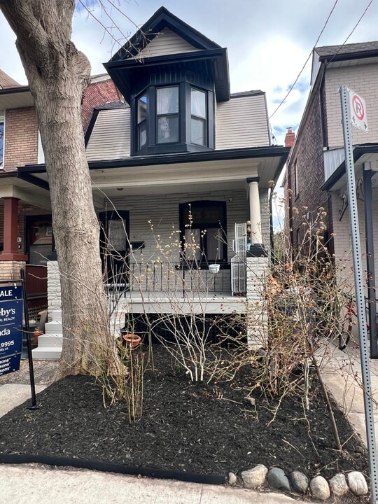 43 Burnfield Av in Toronto, ON - Building Photo