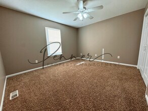 1015 NW Willow Dr in Grain Valley, MO - Building Photo - Building Photo