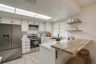 1101 Cypress Point in Mansfield, TX - Foto de edificio - Building Photo