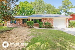 6440 Connell Rd in Atlanta, GA - Building Photo