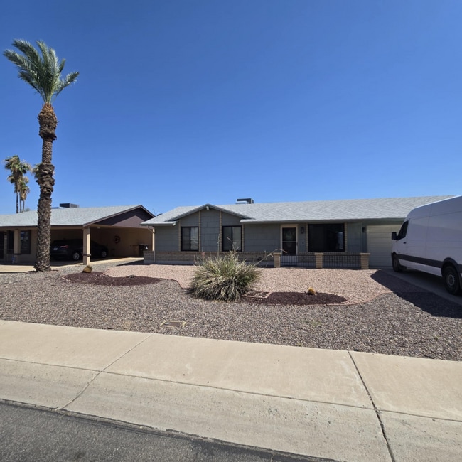 property at 10521 W Loma Ln