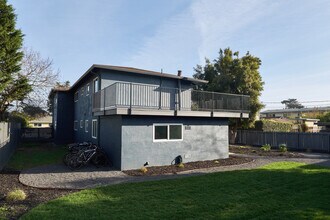24th Ave Apartments in Santa Cruz, CA - Foto de edificio - Building Photo