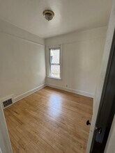 1712 E Park Pl, Unit 2 in Milwaukee, WI - Foto de edificio - Building Photo