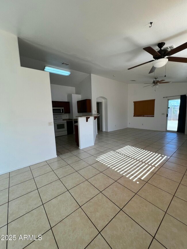 1637 E Ash Ave in Buckeye, AZ - Building Photo - Building Photo