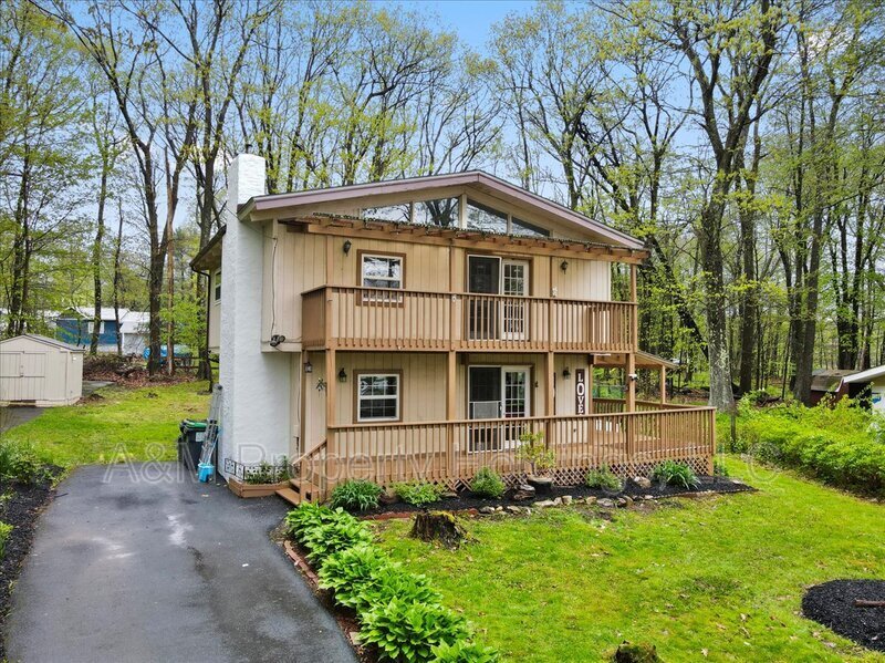 206 Palomino Pl in Tobyhanna, PA - Foto de edificio