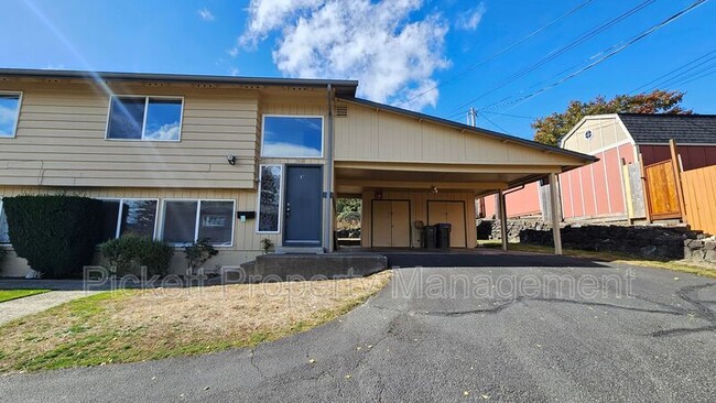1621 Trenton Ave in Bremerton, WA - Building Photo - Building Photo