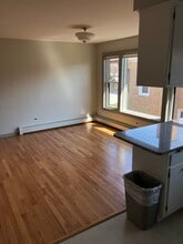 21 Burlington Ave, Unit 1 in Western Springs, IL - Building Photo - Building Photo