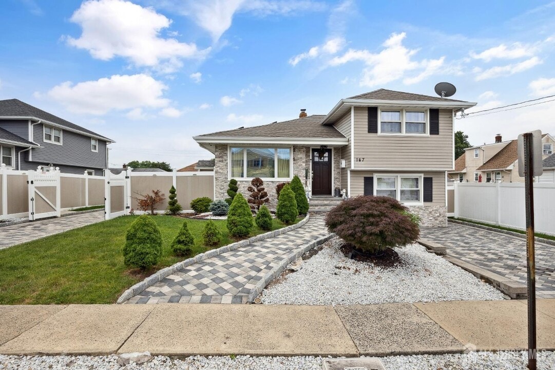 147 James St in Perth Amboy, NJ - Building Photo