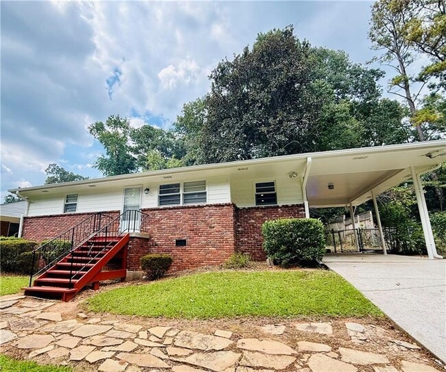 property at 986 Biltmore Dr NE