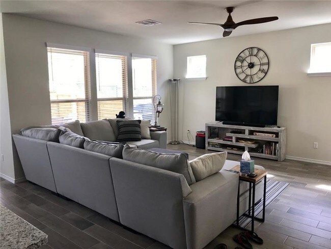 3651 Sandy Brook Dr-Unit -#304 in Round Rock, TX - Building Photo - Building Photo