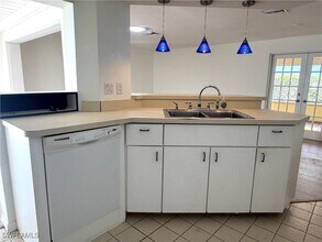 675 Wedge Dr in Naples, FL - Building Photo - Building Photo