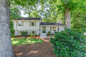 4014 Sulkirk Rd in Charlotte, NC - Building Photo - Building Photo