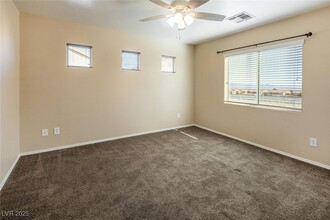 10516 Blanca Peak Ave in Las Vegas, NV - Foto de edificio - Building Photo