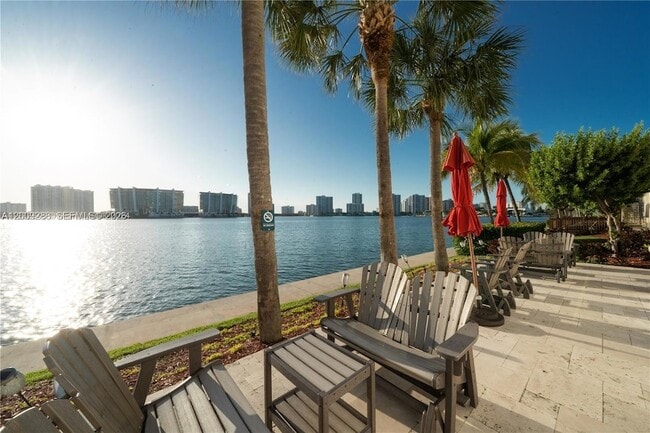 18100 N Bay Rd, Unit 504 in Sunny Isles Beach, FL - Building Photo - Building Photo