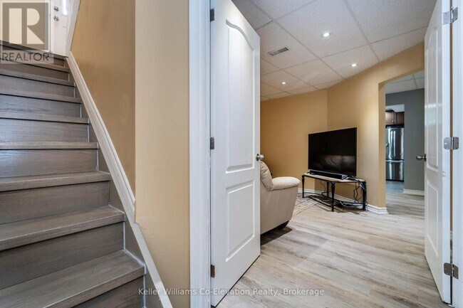 5 Hallen Dr in Penetanguishene, ON - Building Photo - Building Photo