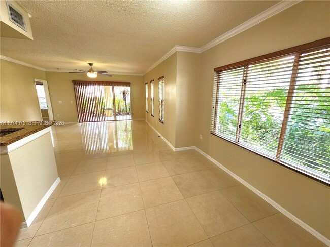 2492 Centergate Dr in Miramar, FL - Building Photo - Building Photo
