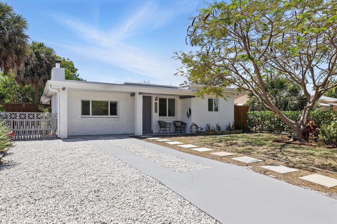 1225 15th Ave N in Lake Worth Beach, FL - Building Photo
