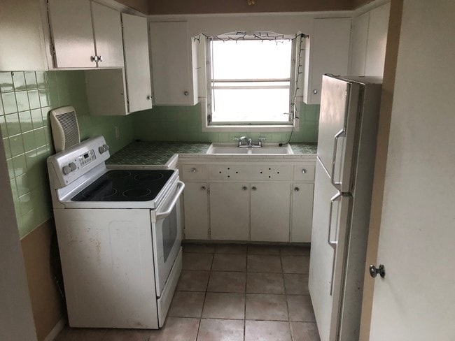 108 S Lakeside Dr, Unit #4 in Lake Worth, FL - Foto de edificio - Building Photo