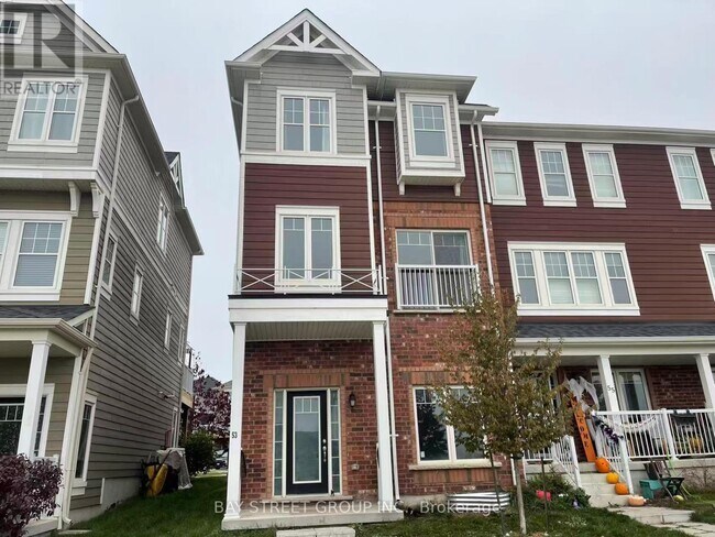 53 Shelburne Ave in Wasaga Beach, ON - Building Photo - Building Photo