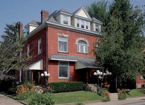 322 S Trenton Ave, Unit 1 in Pittsburgh, PA - Building Photo