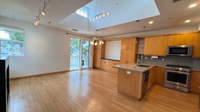 1222 N Coast Hwy 101 in Encinitas, CA - Building Photo - Building Photo