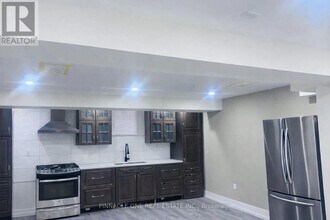 357 Mactier Dr in Vaughan, ON - Building Photo - Building Photo