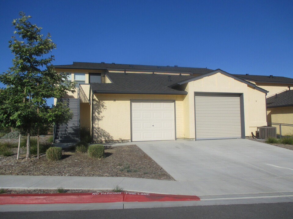 Blue Butterfly Village in Harbor City, CA - Foto de edificio