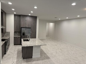 11453 Pointe Midtown Dr in Palm Beach Gardens, FL - Building Photo - Building Photo