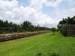 16437 SW 42nd Terrace in Miami, FL - Building Photo - Building Photo