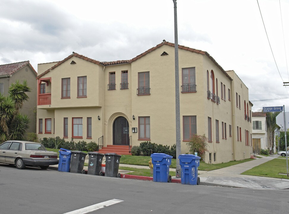 7811-7817 Oakwood Ave in Los Angeles, CA - Foto de edificio